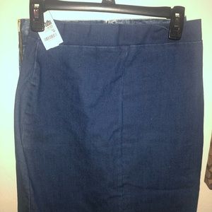 Basic denim pencil skirt.